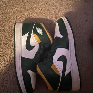 Jordan sneakers in white and green